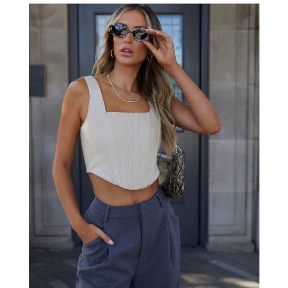 Vici NWT faux leather crop top sleeveless - Picture 2 of 10